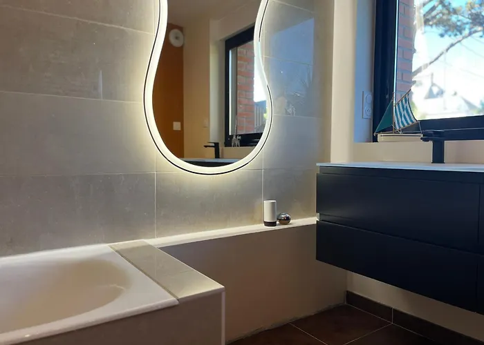 Les Tamaris - Grande Maison De - Jacuzzi Holiday home *